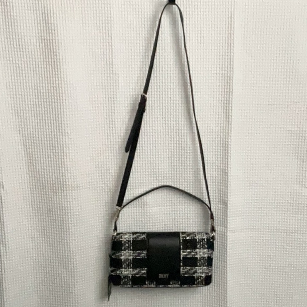 NWT DKNY Women’s Crossbody Shoulder Flap Handbag Purses Removable Strap - Picture 3 of 11